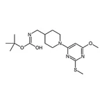 RHAWN tert-Butyl ((1-(6-methoxy-2-(methylthio)pyrimidin-4-yl)piperidin-4-yl)methyl)carbamate