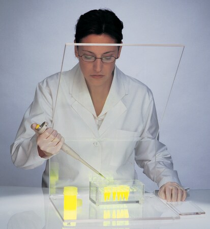 Merck Workshields for beta-emitters, free standing