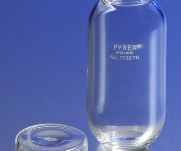 Corning PYREX Gum Bomb with Cover
