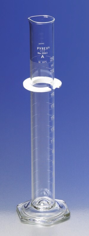 Merck Pyrex class A serialized/certified single metric scale graduated cylinder