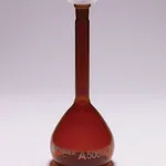 Merck Pyrex Volumetric flask, heavy duty, class A, amber, works certified, USP/ISO/DIN tolerances