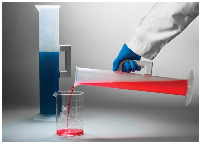 Thermo Fisher Scientific SP Scienceware Holdfast Polypropylene Graduated Cylinders, Capacity: 1000mL; Subdivisions: 10mL